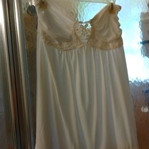 Ladies strapless shirt.